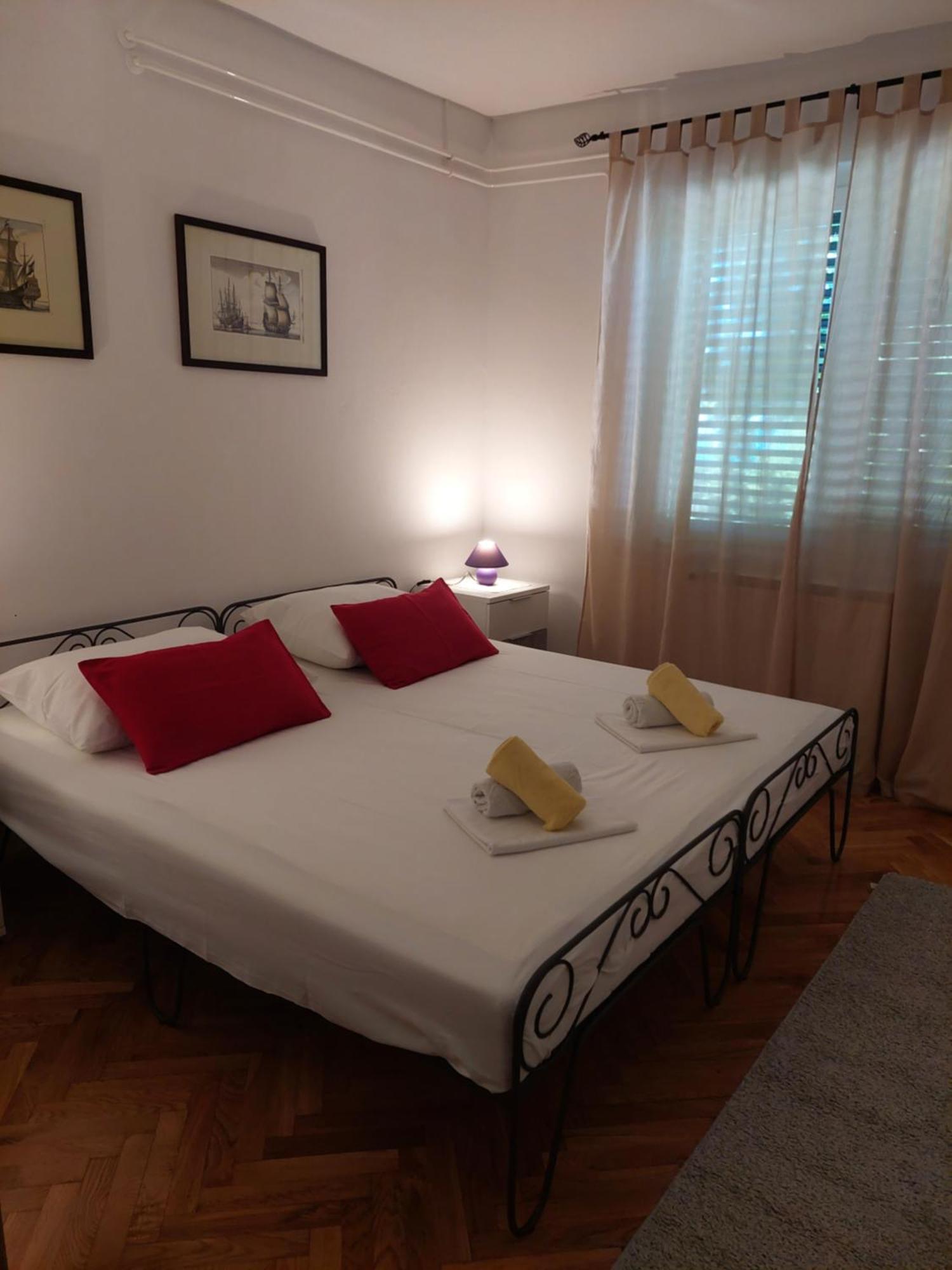 Apartment Roglic Rab Town Exterior foto